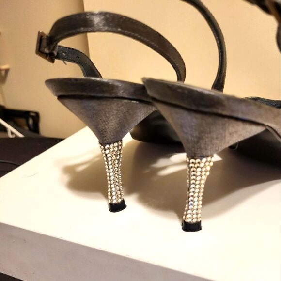 Stuart Weitzman Pewter Silk w/Swarovski Crystal Heels Pumps sz.7 Ret $345 EUC - Picture 6 of 9